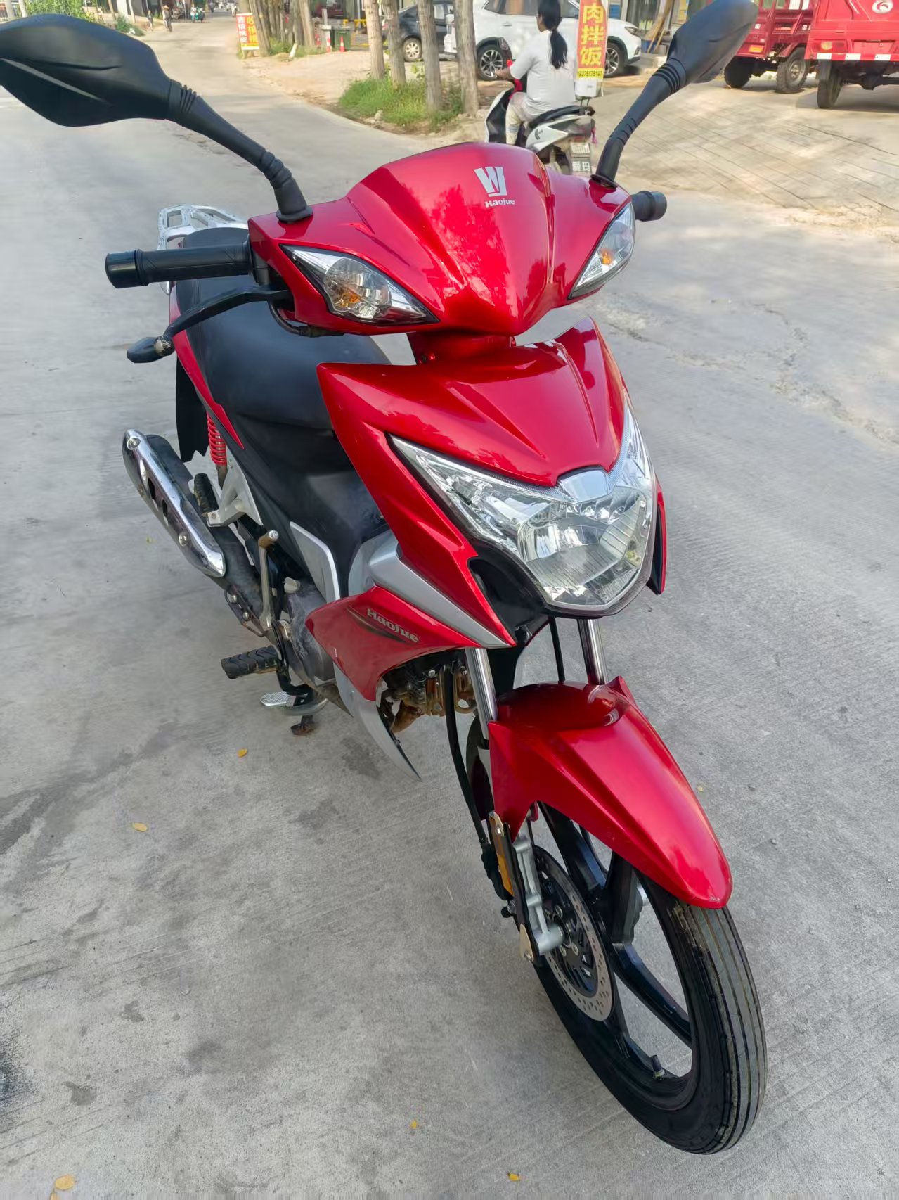 豪爵110摩托车，9成多新，原版原漆，跑2570公里，原价:5800元，现寄卖价