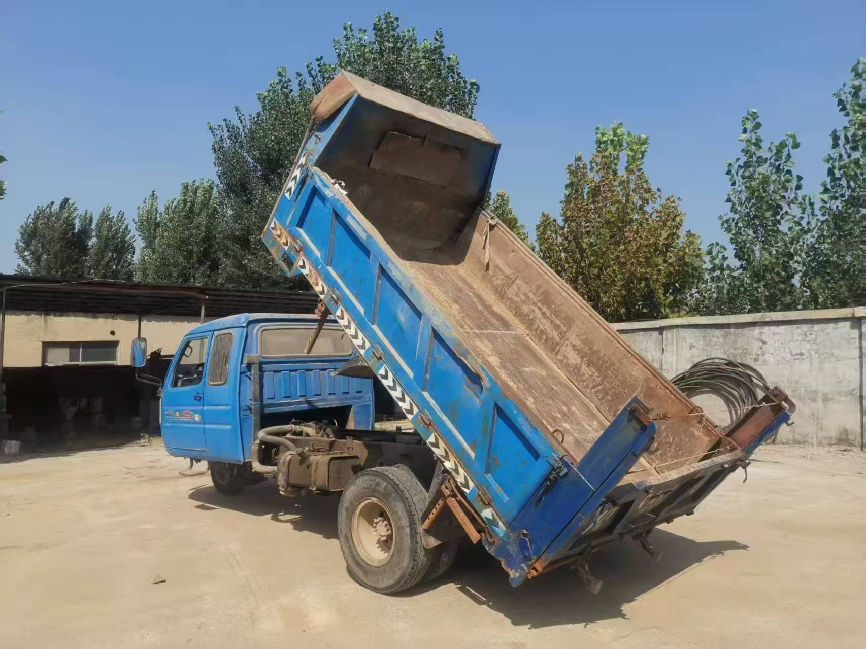 三轮车3.6米,大箱,4102玉柴发动机,825-16后轮,有高低速,现寄卖价格